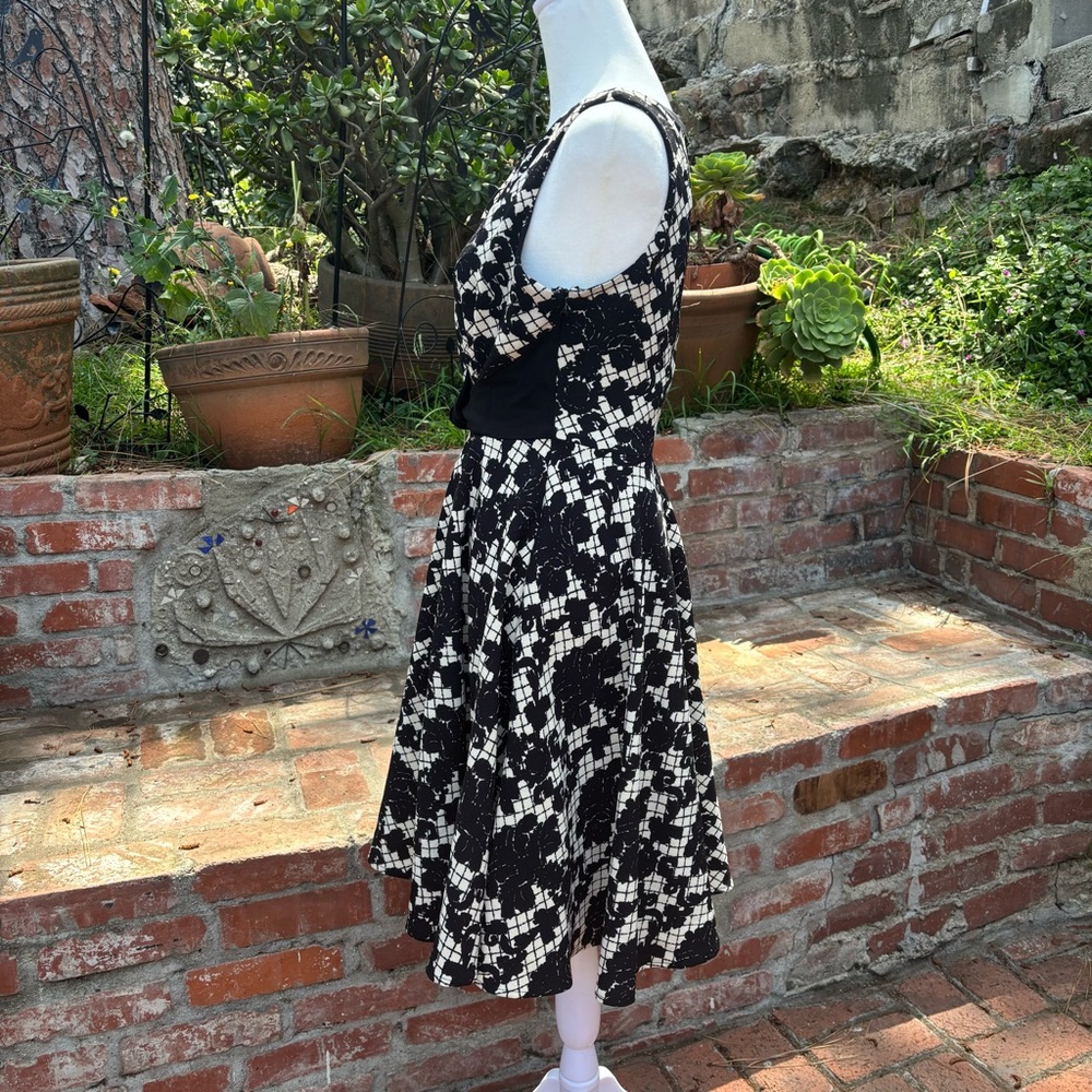 COCONINNO Fit and Flare Sleeveless Cocktail Dress - Picture 8 of 10